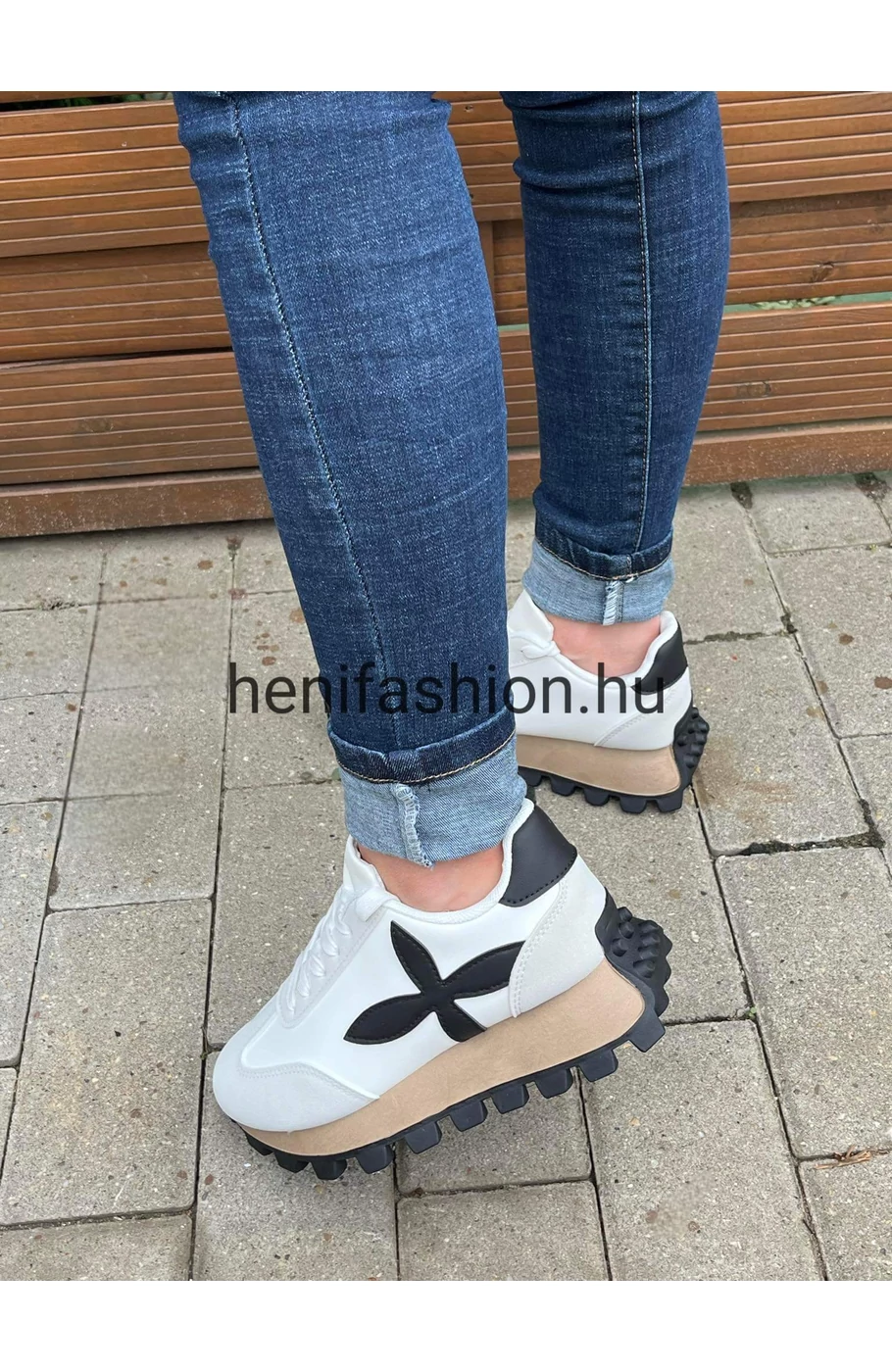 Flower sneaker