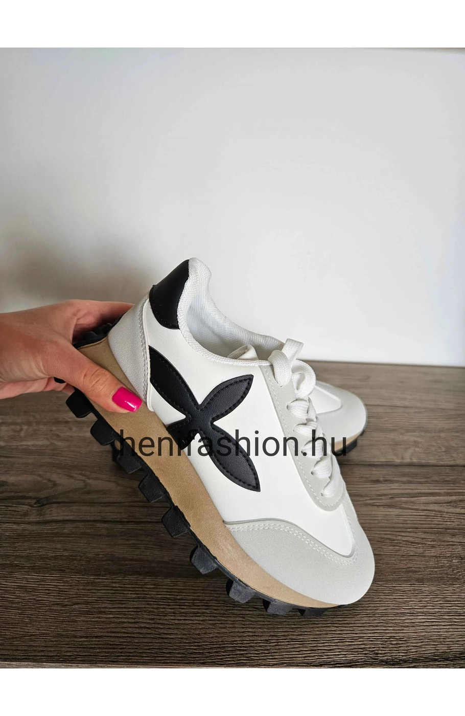Flower sneaker