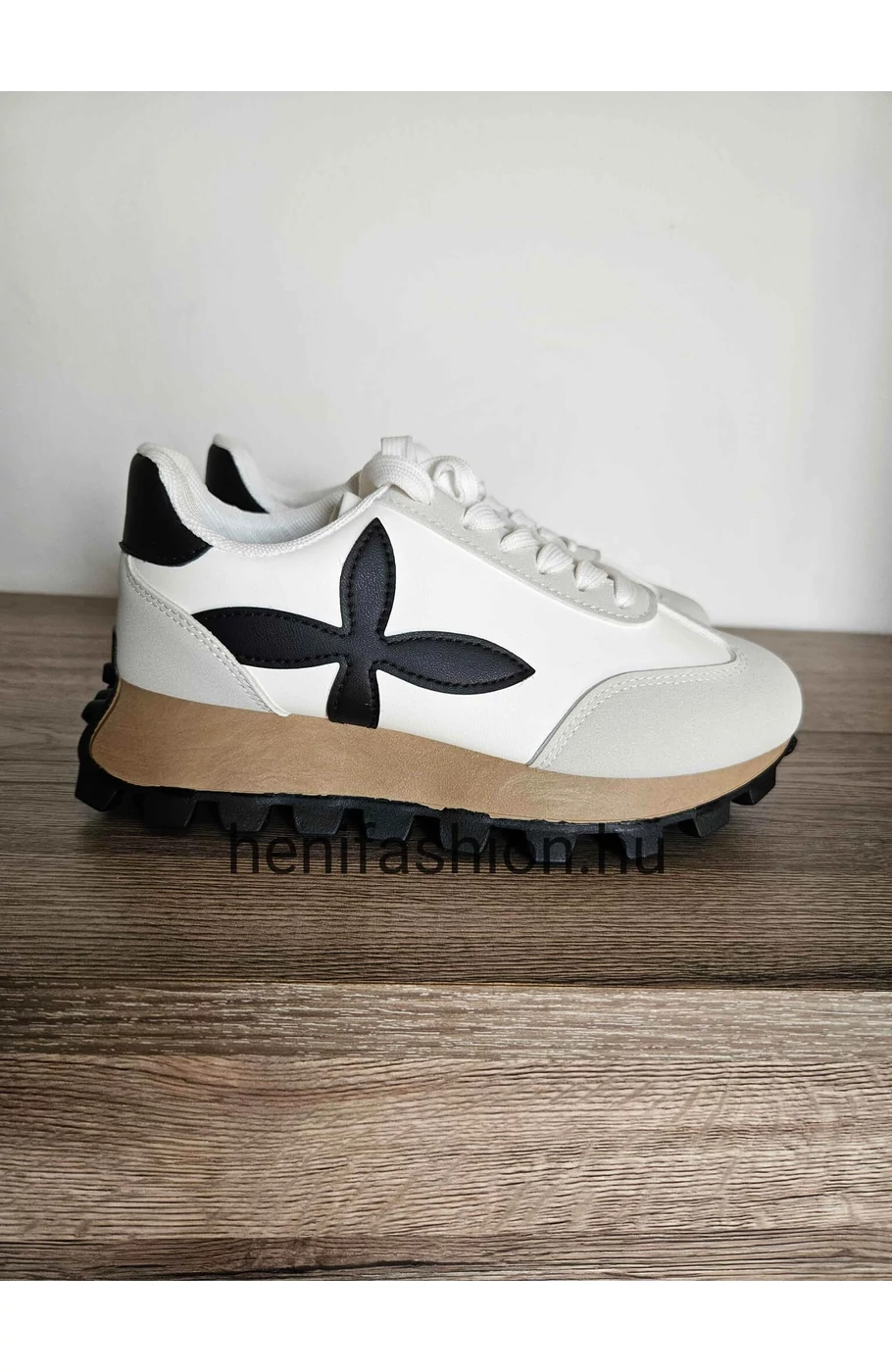 Flower sneaker